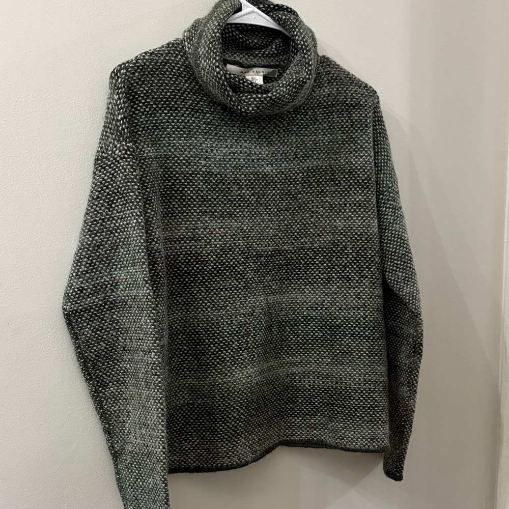 Max Studio - NWT Women's green soft Turtleneck Sweater - size small